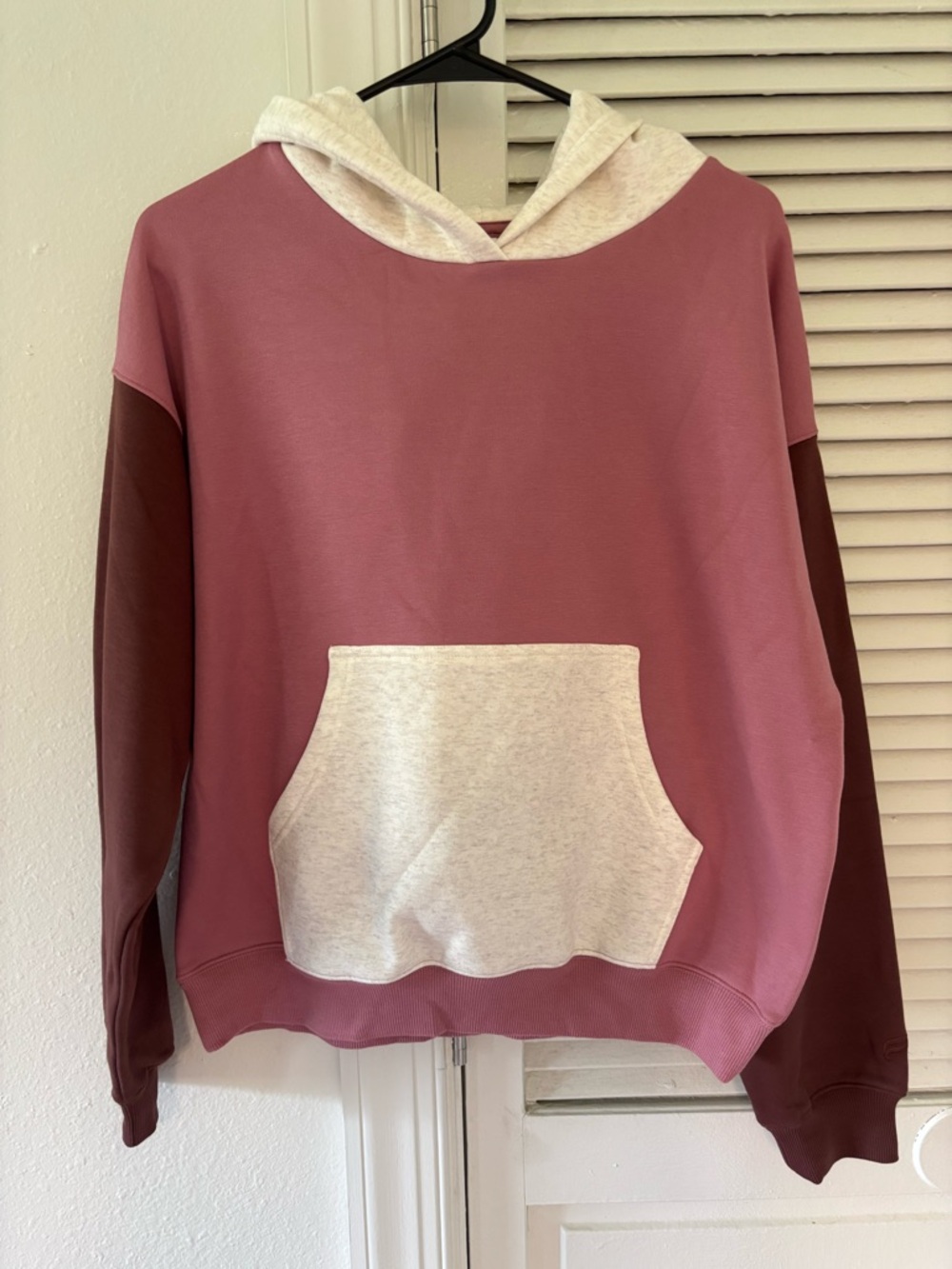 Fabletics Dusty Mauve Hoodie with Cream Pocket & Chocolate Sleeves